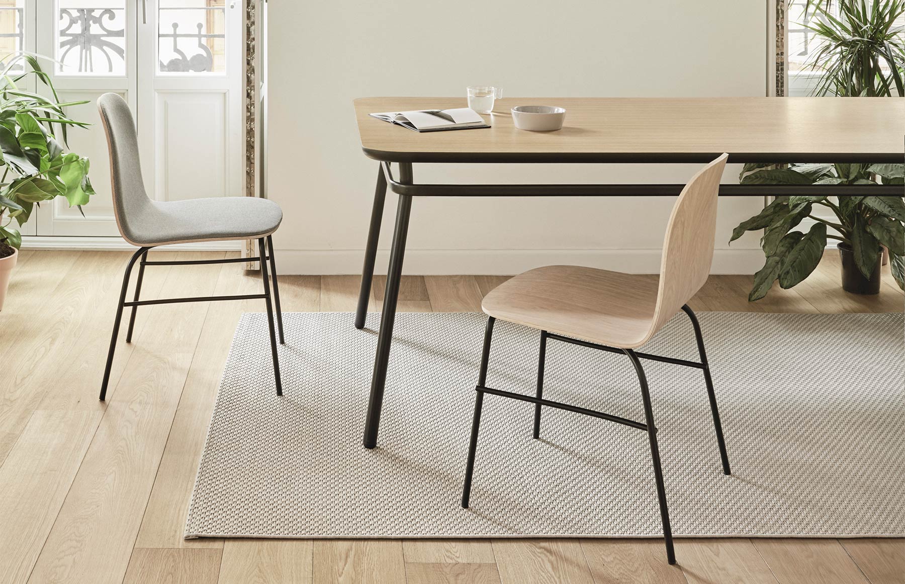 Iratzoki-Lizaso-Design-Lasso-Table