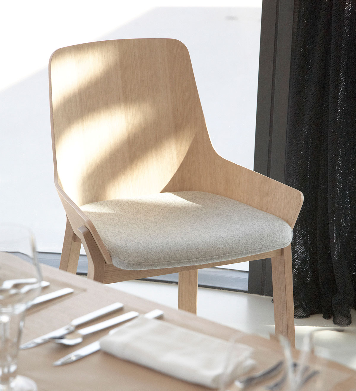 Koila-solid-oak-chair-design-iratzoki-lizaso